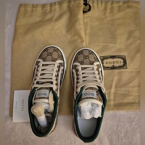 Womans Gucci Beige Sneakers